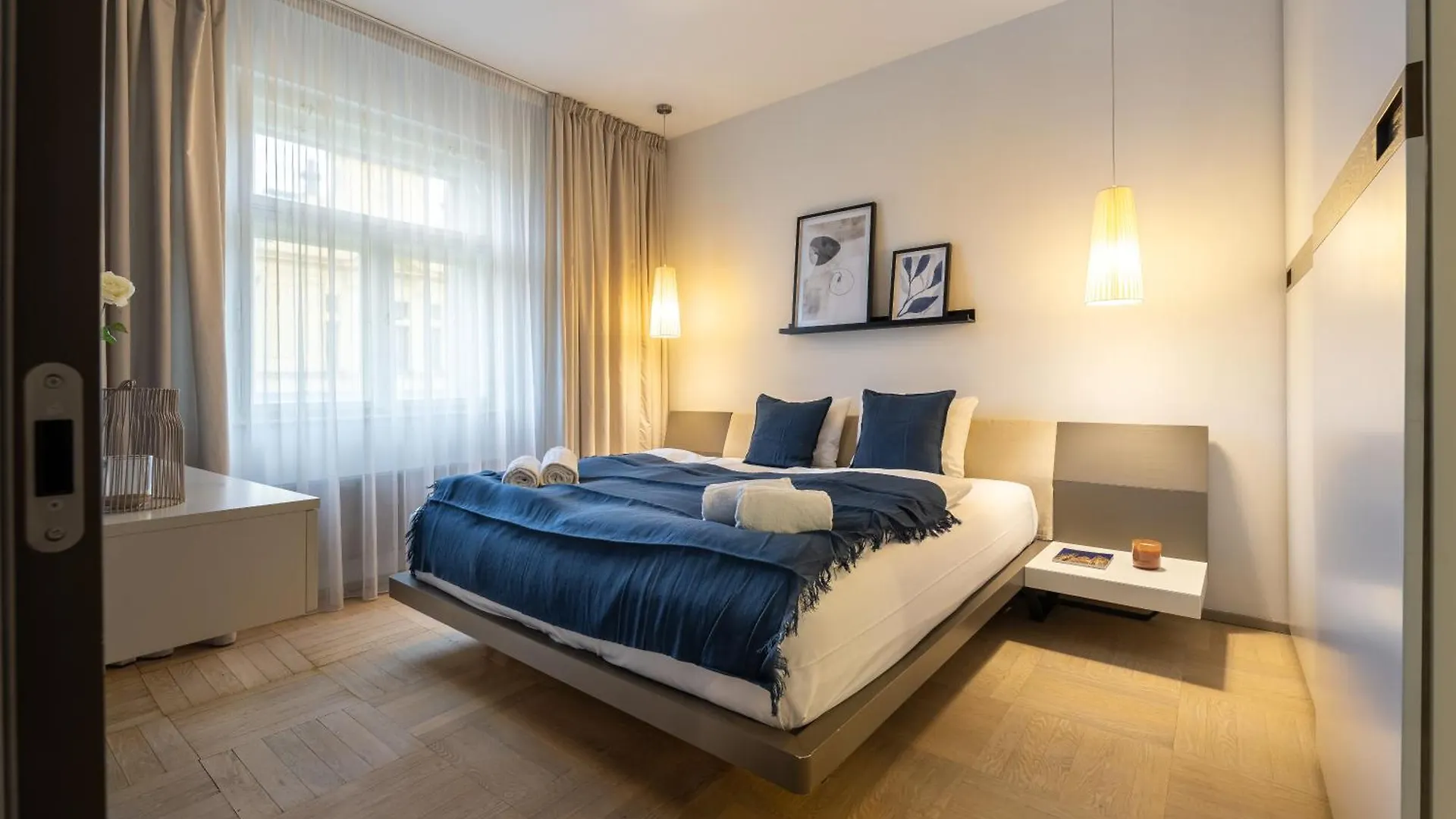 Chic & Central New Town Apartment By Subway Praha